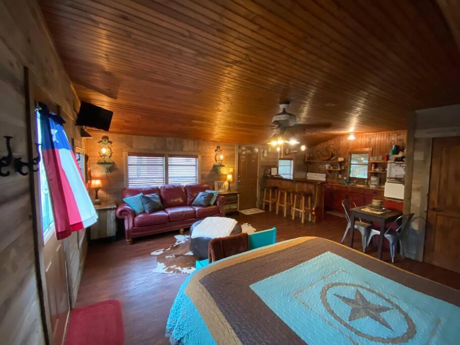 8Th St. Cowboy Haus I Biker Friendly I River Bandera Exterior photo